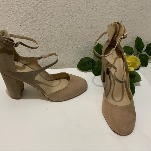 BCBG Pump Women's 10M /40 Cream Tan Beige Leissa Mary Jane Two-Tone Suede - Picture 4 of 10